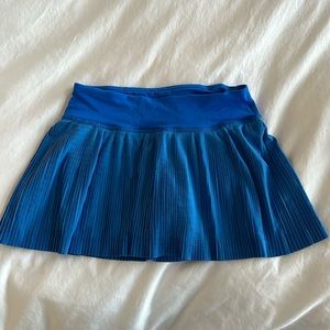 LULULEMON tennis skirt (size 2)